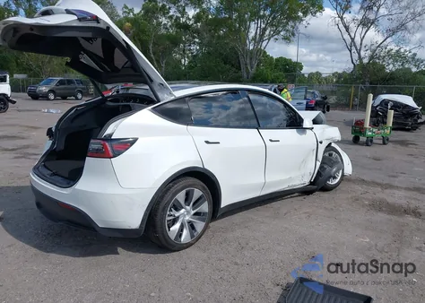 2021 Tesla Model Y Long Range Dual Motor All-Wheel Drive z USA, uszkodzony, nr VIN 5YJYGDEE2MF200315